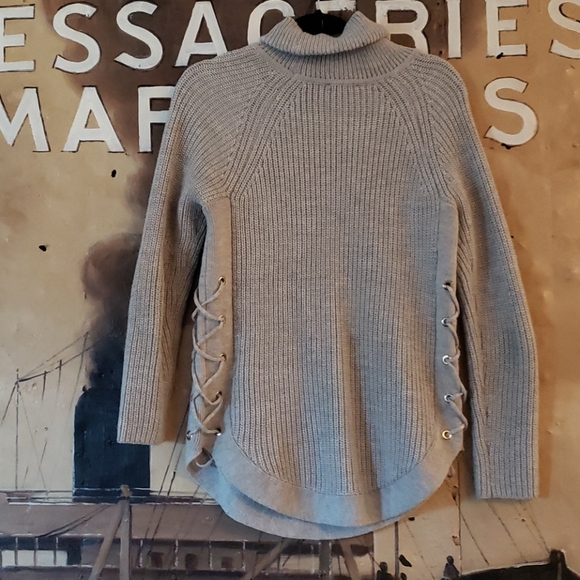 Dynamite Sweater - Picture 2 of 3